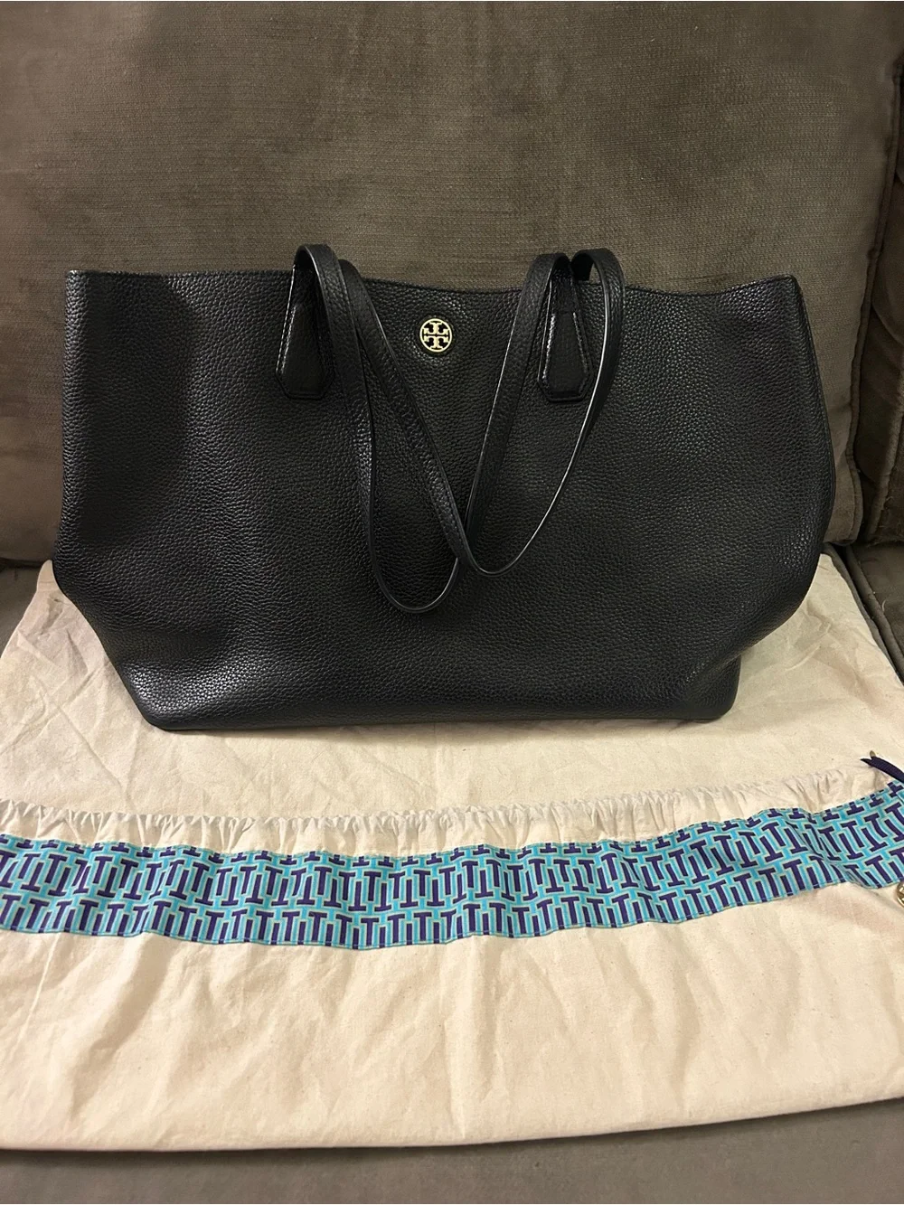 TORY BURCH Block-T Large Tote Bag Black Pebbled Leather Excellent w/ Dust Bag